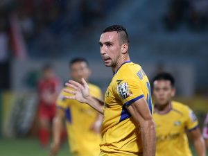 Bóng đá Việt Nam 1/10: Đội bóng V.League chi đậm