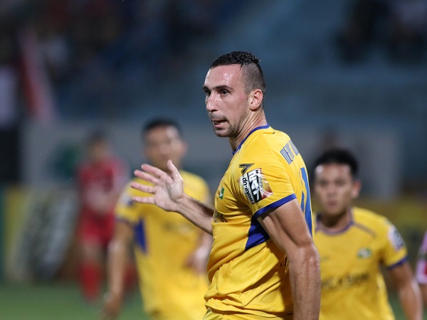 Bóng đá Việt Nam 1/10: Đội bóng V.League chi đậm