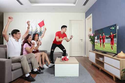 Việc xem bóng đá trực tuyến sẽ thú vị hơn nhiều khi có các cuộc tranh luận với người thân Việc xem bóng đá trực tuyến sẽ thú vị hơn nhiều khi có các cuộc tranh luận với người thân