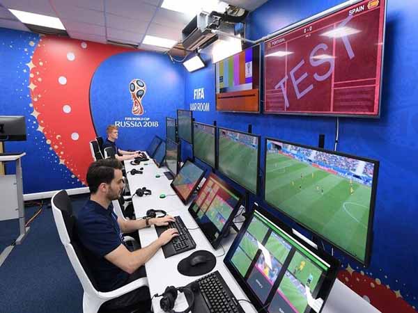 Vai trò và ảnh hưởng của VAR trong bóng đá