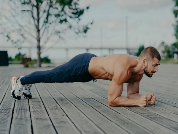 Plank là gì? 1 phút Plank bằng bao nhiêu phút chạy bộ?