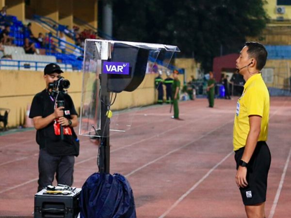 Bóng đá VN 11/10: Triển vọng áp dụng VAR tại V-League
