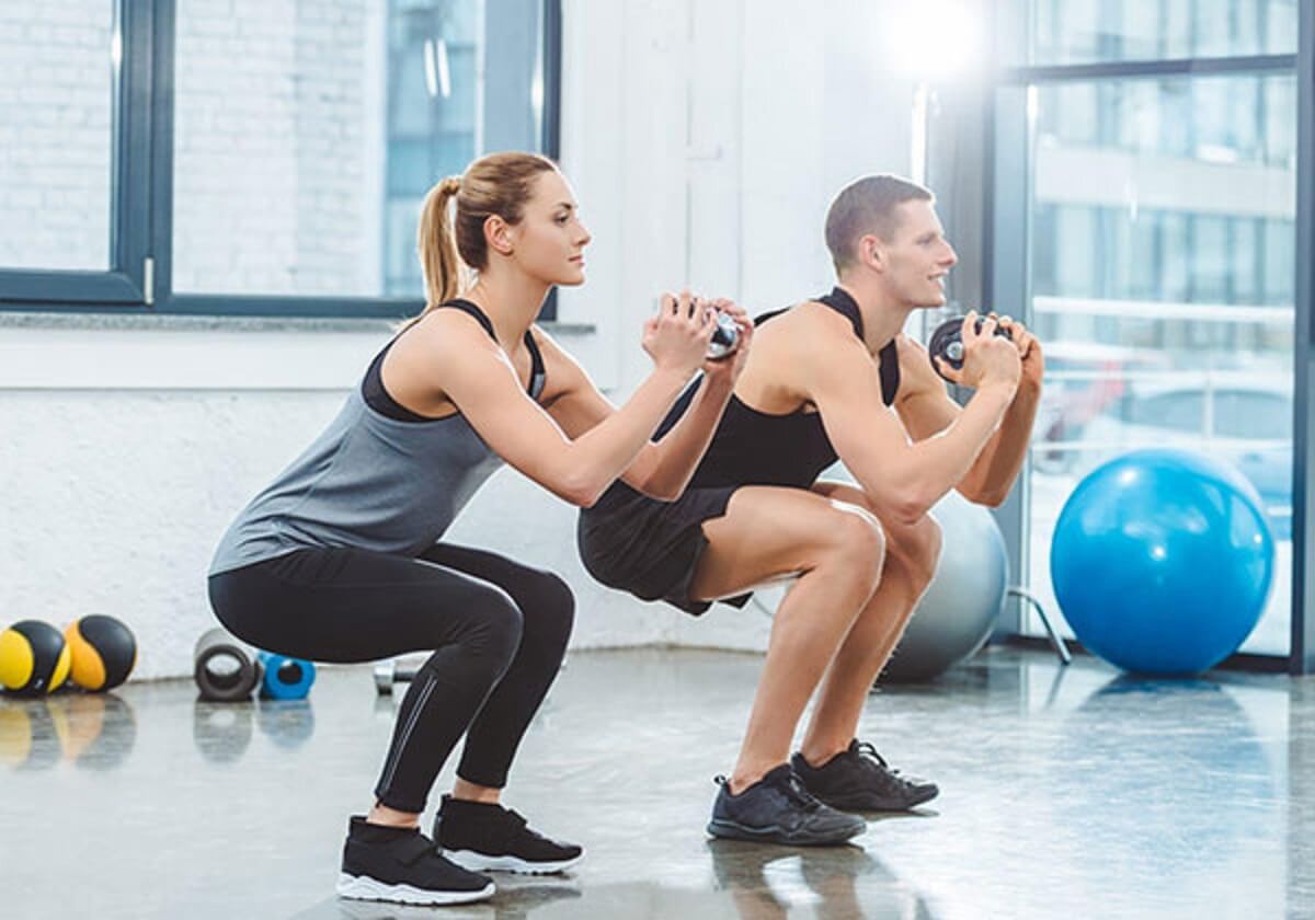 Tập squat có bị to chân không? Bí quyết Squat chân thon
